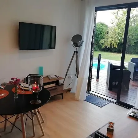 Entre Piscine Et Tonnay-Charente
