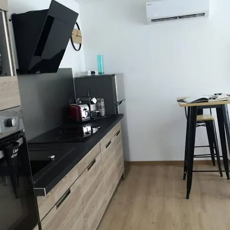 Entre Piscine Et Вилла *