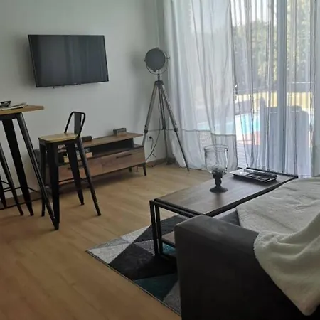 Entre Piscine Et Вилла *