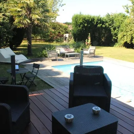 Entre Piscine Et *